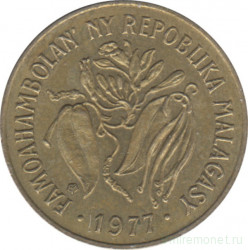 Монета. Мадагаскар. 10 франков 1977 год.