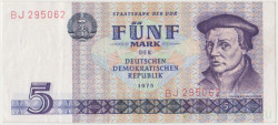Банкнота. Германия. ГДР. 5 марок 1975 год. Тип 27b.