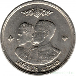Монета. Тайланд. 1 бат 1961 (2504) год. Король Рама IX и Королева Сирикит.