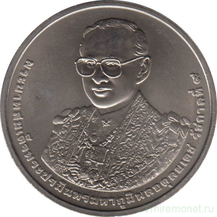 Монета. Тайланд. 50 бат 2011 (2554) год. 84 года со дня рождения Рамы IX.