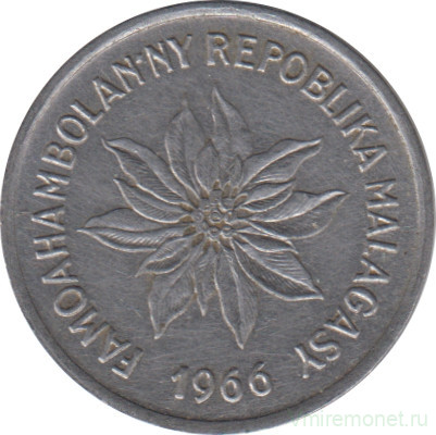 Монета. Мадагаскар. 1 франк 1966 год.