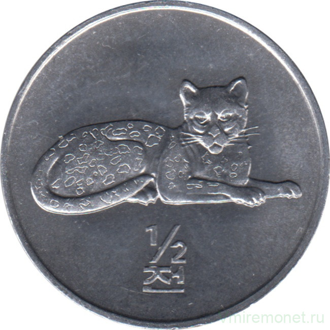 Монета. Северная Корея. 1/2 чона 2002 год. Мир животных. Леопард.