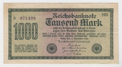 Банкнота. Германия. Веймарская республика. 1000 марок 1922 год. Водяной знак - четырёхлистник. Серийный номер - буква, шесть цифр (фиолетовые, крупные), две буквы.