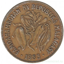 Монета. Мадагаскар. 10 франков 1983 год.