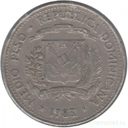 Монета. Доминиканская республика. 1/2 песо 1983 год.