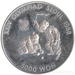 Монета. Южная Корея. 5000 вон 1988 год. XXIV летние Олимпийские Игры, Сеул 1988. Мальчики играют с волчком.