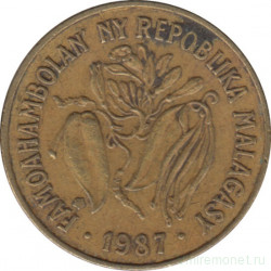 Монета. Мадагаскар. 10 франков 1987 год.