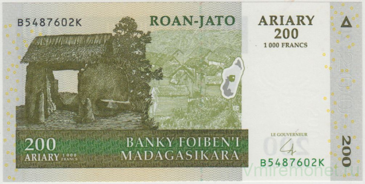 Банкнота. Мадагаскар. 200 ариари 2004 год. Тип 87b.