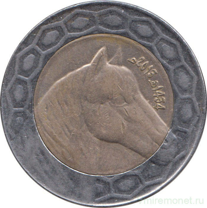 Монета. Алжир. 100 динаров 2013 год.