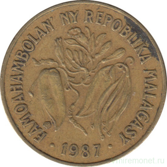 Монета. Мадагаскар. 10 франков 1986 год.