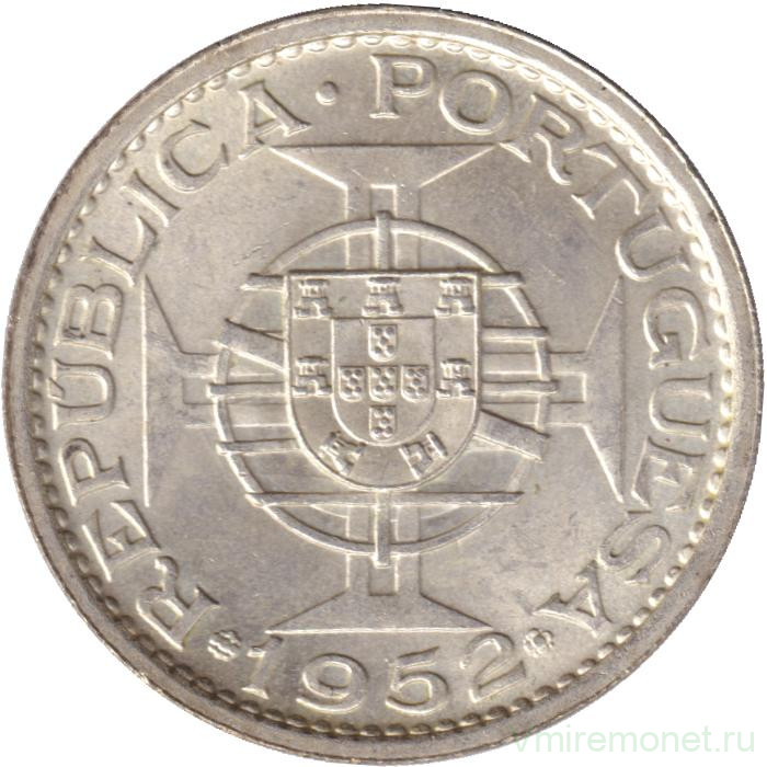 Монета. Макао. 5 патак 1952 год.