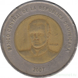 Монета. Доминиканская республика. 10 песо 2007 год.
