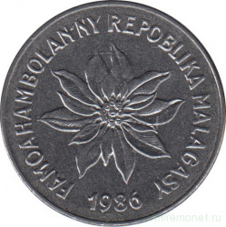 Монета. Мадагаскар. 5 франков 1986 год.