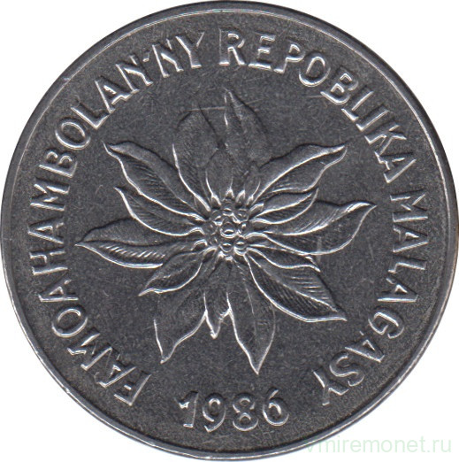 Монета. Мадагаскар. 5 франков 1986 год.