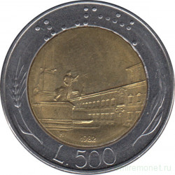 Монета. Италия. 500 лир 1982 год.