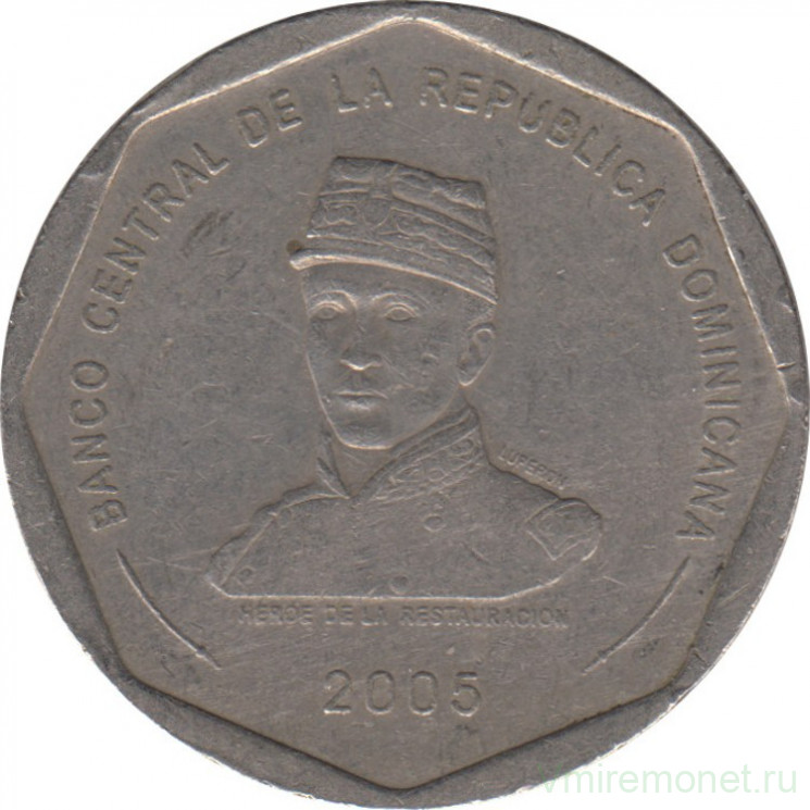 Монета. Доминиканская республика. 25 песо 2005 год.