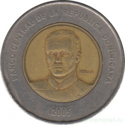 Монета. Доминиканская республика. 10 песо 2005 год.