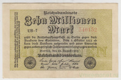 Банкнота. Германия. Веймарская республика. 10 миллионов марок 1923 год. Водяной знак - рубящие звёзды. Серийный номер - две буквы и одна цифра (чёрные,крупные), шесть цифр (красные,крупные).