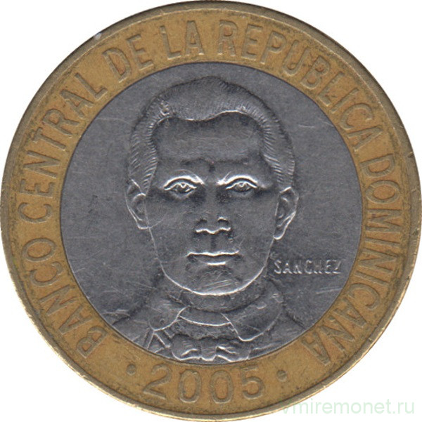 Монета. Доминиканская республика. 5 песо 2005 год.