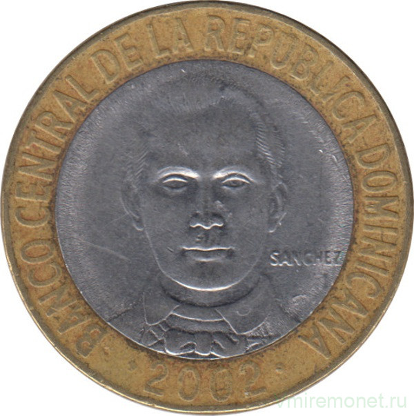 Монета. Доминиканская республика. 5 песо 2002 год.