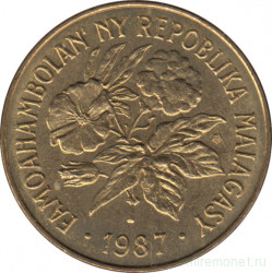 Монета. Мадагаскар. 20 франков 1987 год.