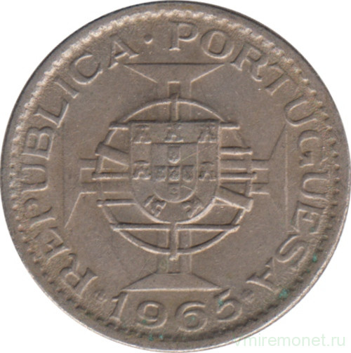 Монета. Мозамбик. 2,5 эскудо 1965 год.