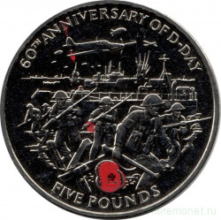 Монета. Великобритания. Гернси. 5 фунтов 2004 год. 60 лет Высадке в Нормандии. Солдаты высаживаются на берег.