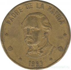 Монета. Доминиканская республика. 1 песо 1993 год.