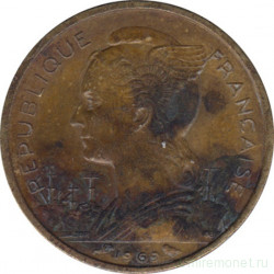 Монета. Реюньон. 10 франков 1969 год.