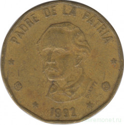 Монета. Доминиканская республика. 1 песо 1992 год. Новый тип.